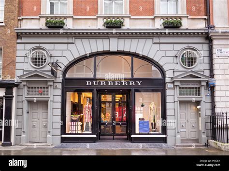 burberry outlet london how to get there|burberry factory store london.